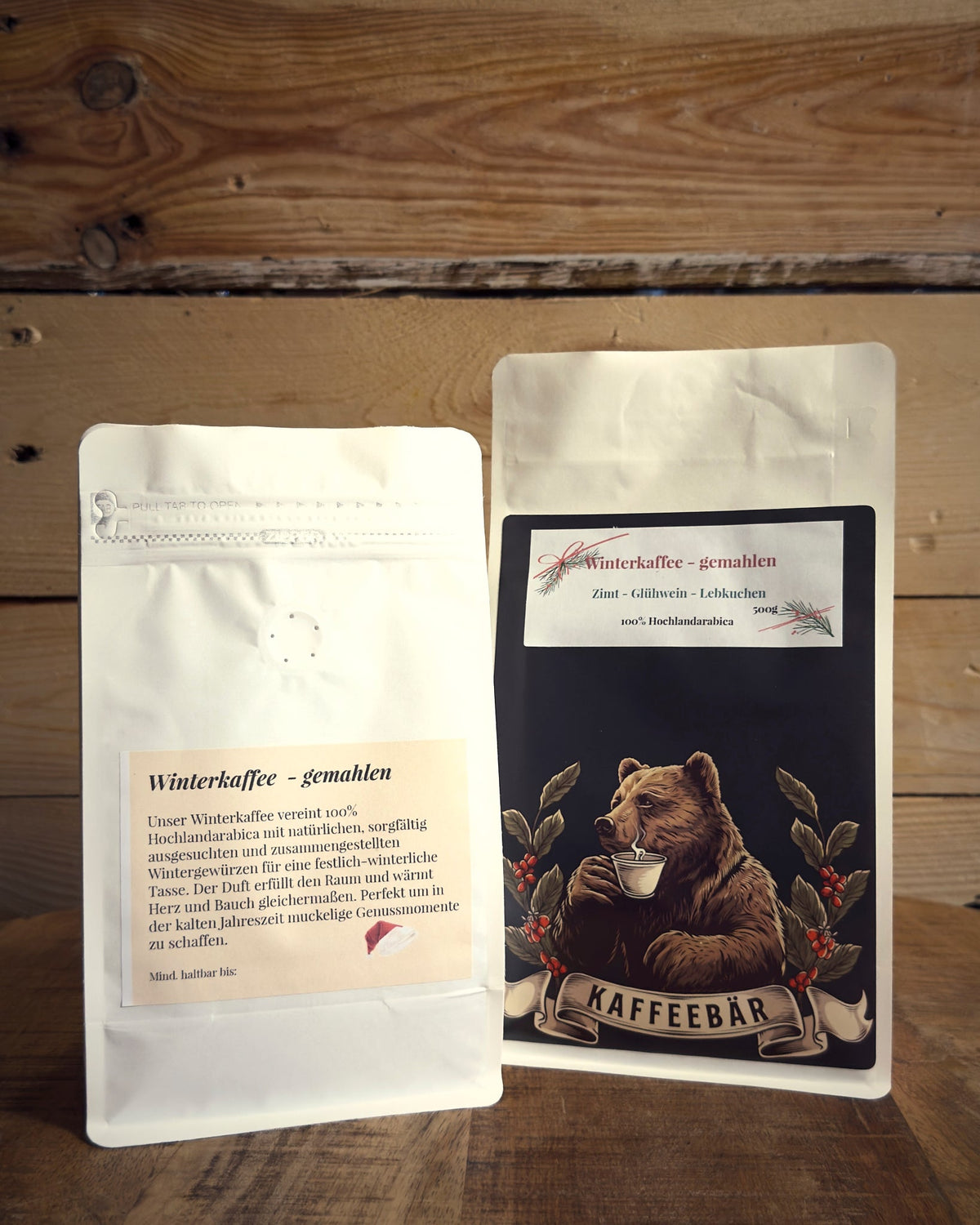 Winterkaffee - Gemahlener Gewürzkaffee — 250g & 500g Größenvergleich Etikett-Detail, KaffeeBär Rösterei
